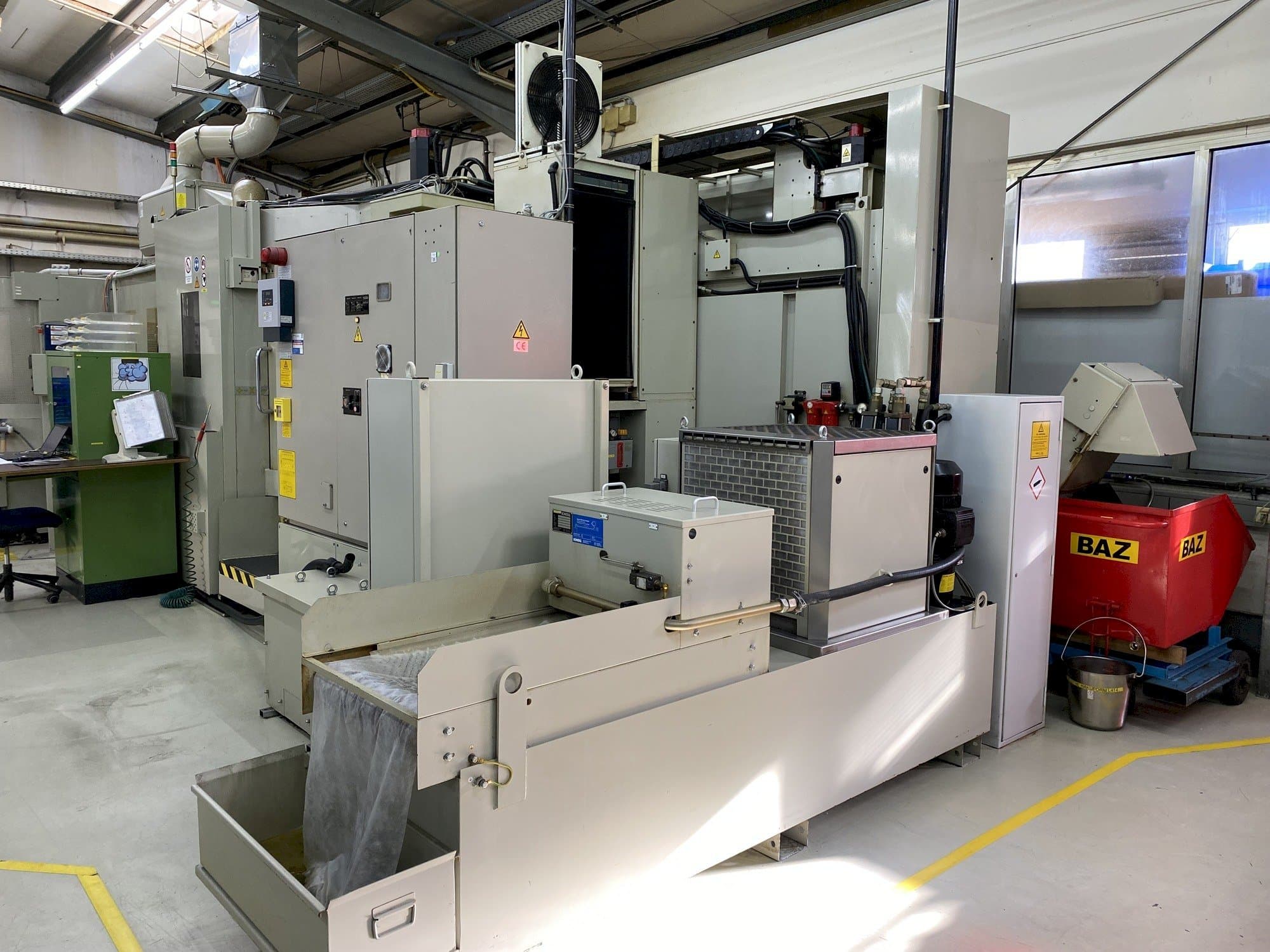 Vista frontal de la máquina Mitsui Seiki HU50A