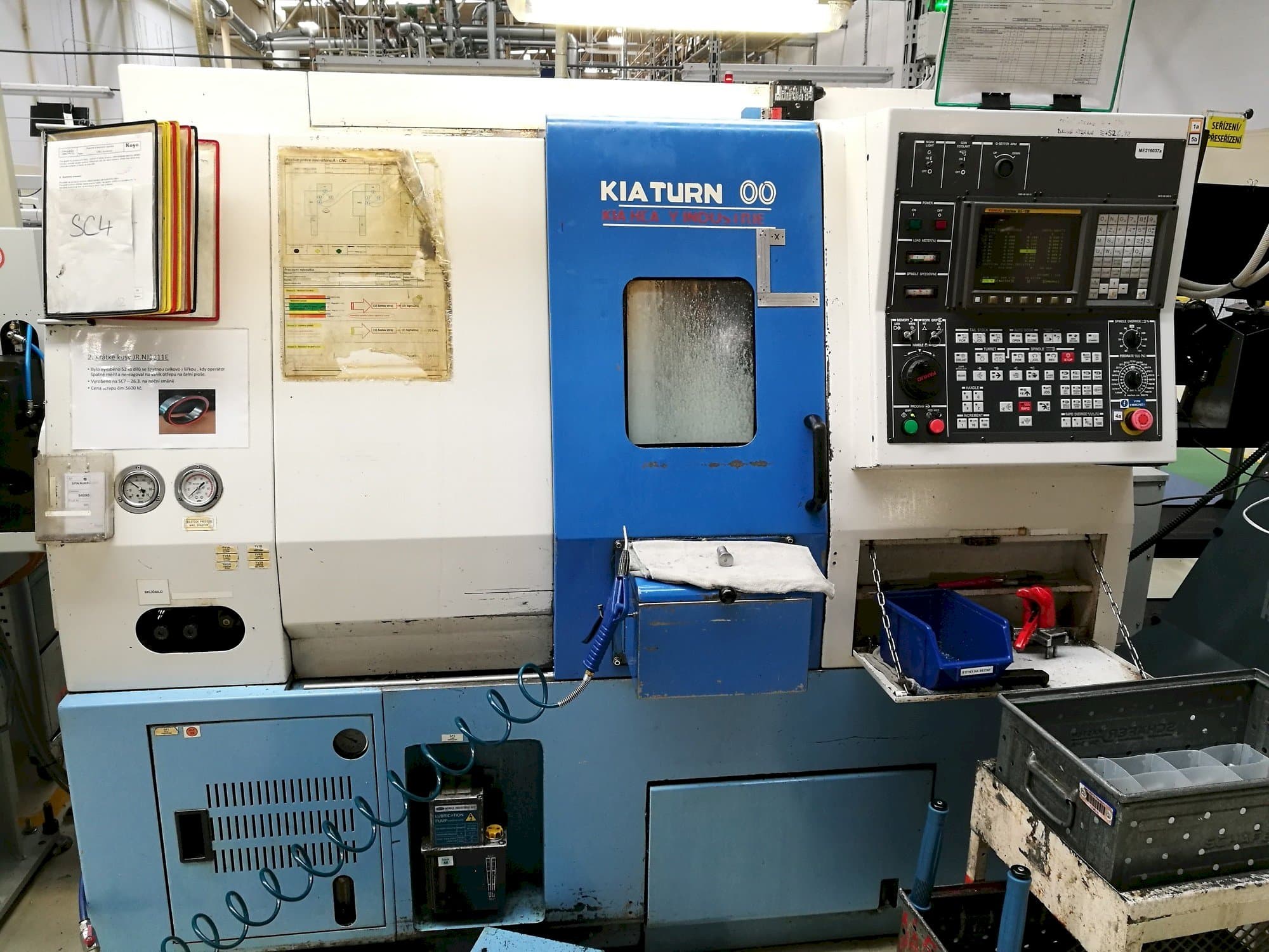 Vista frontal de la máquina Kia Super Kia Turn 200