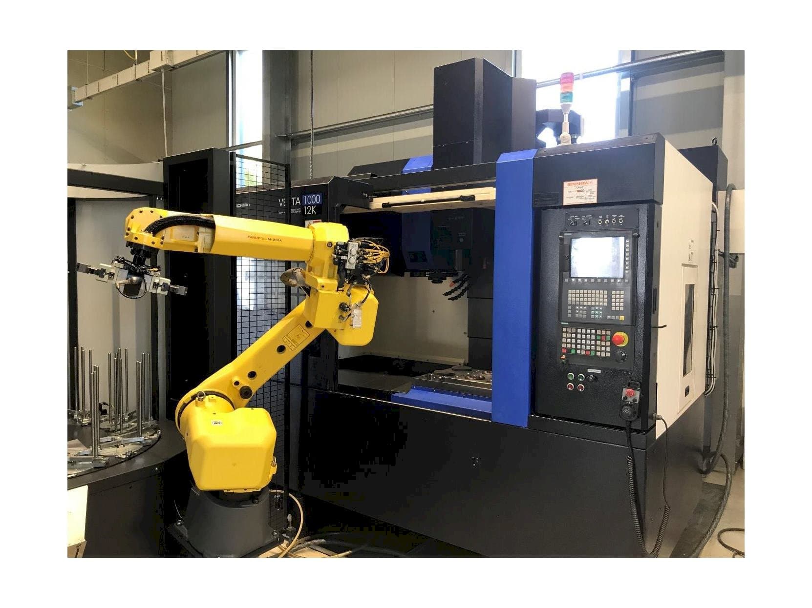 Vista frontal de la máquina HWACHEON Vesta 1000