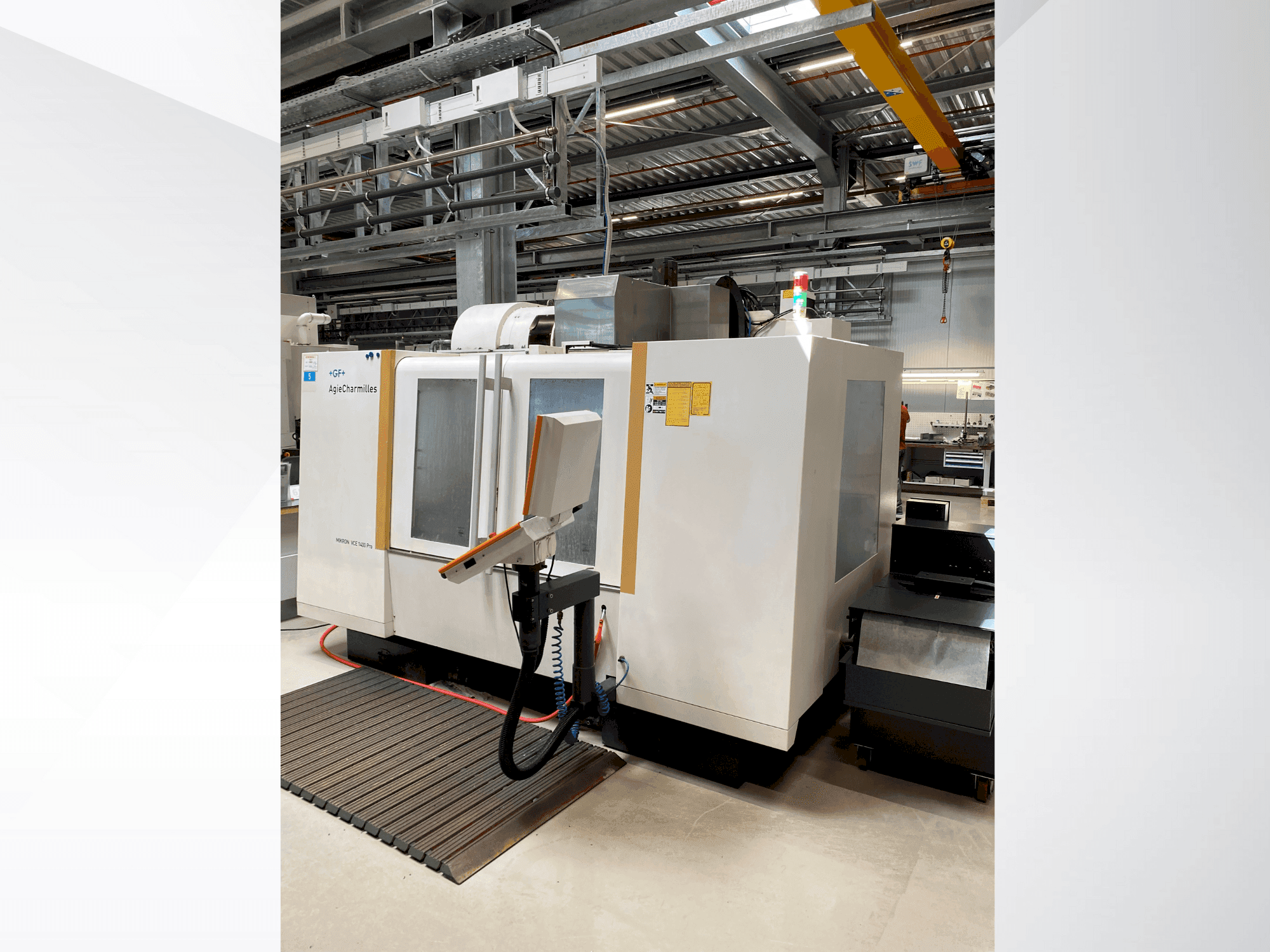 Vista frontal de la máquina +GF+ AgieCharmilles MIKRON VCE 1400 PRO  (2012)