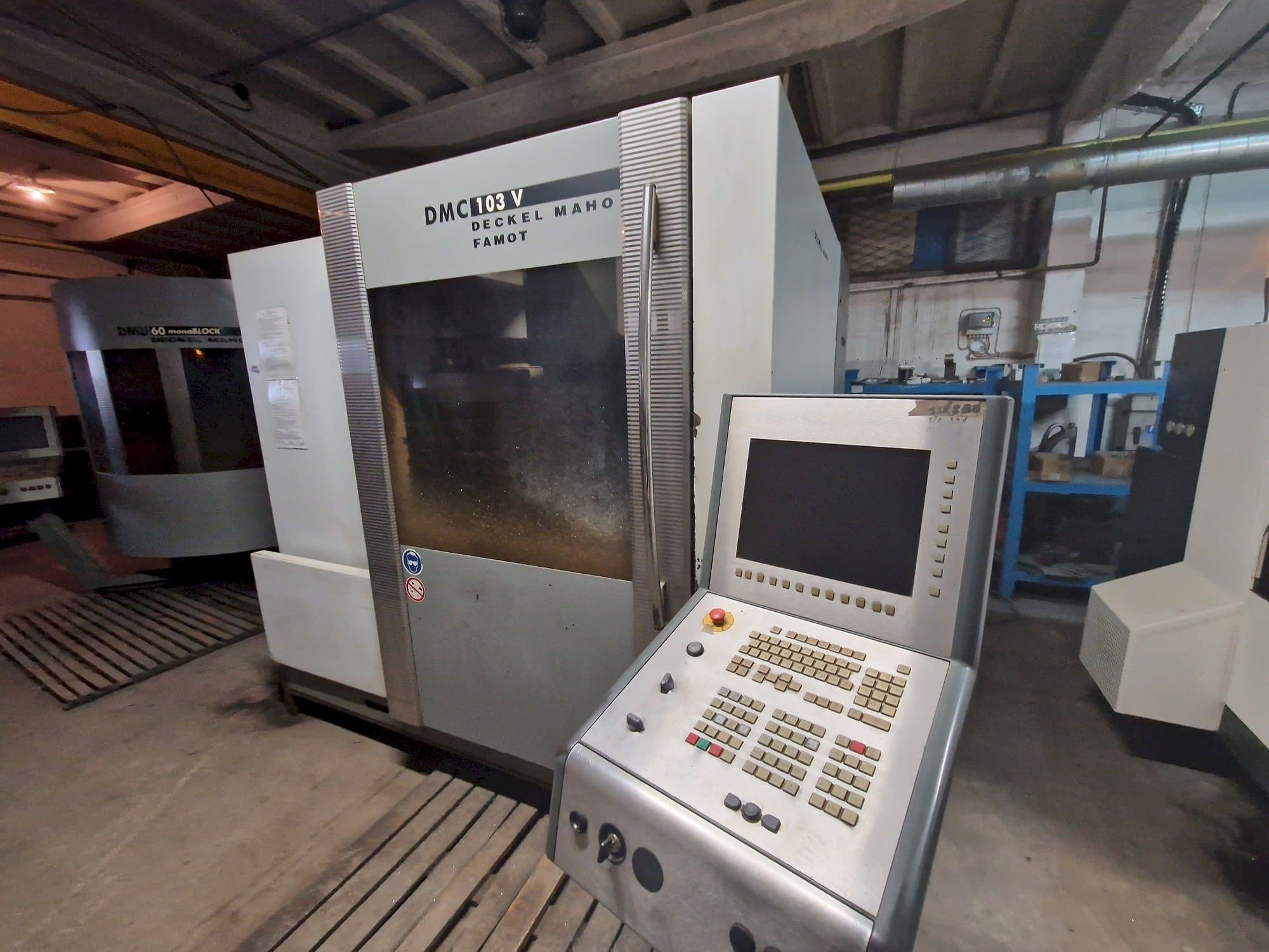 Vista frontal de la máquina DMG DMC 103V