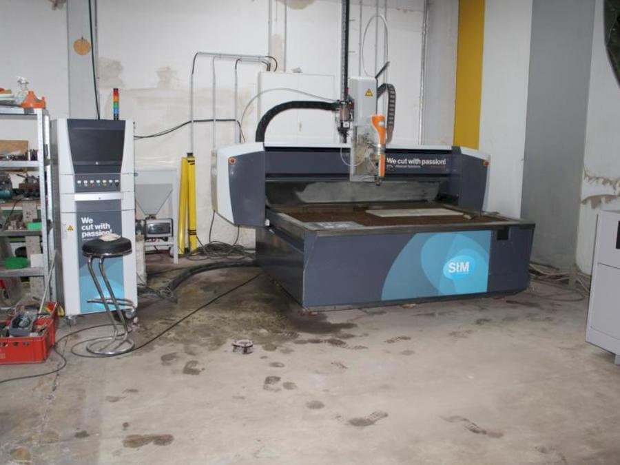 Vista frontal de la máquina STM PremiumCut 3D 68