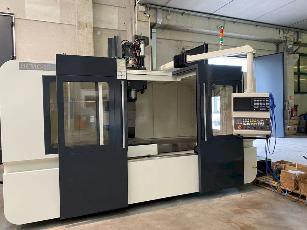 Vista frontal de la máquina Hartford HCMC-15