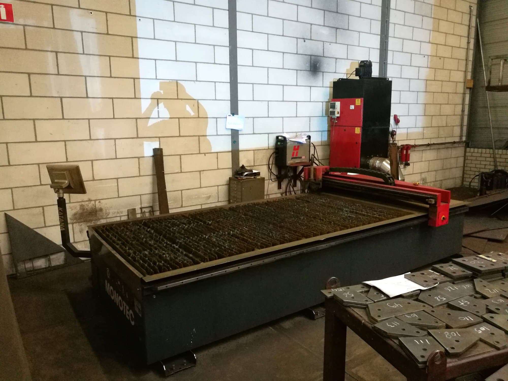 Vista izquierda de la máquina KOIKE MONOTEC