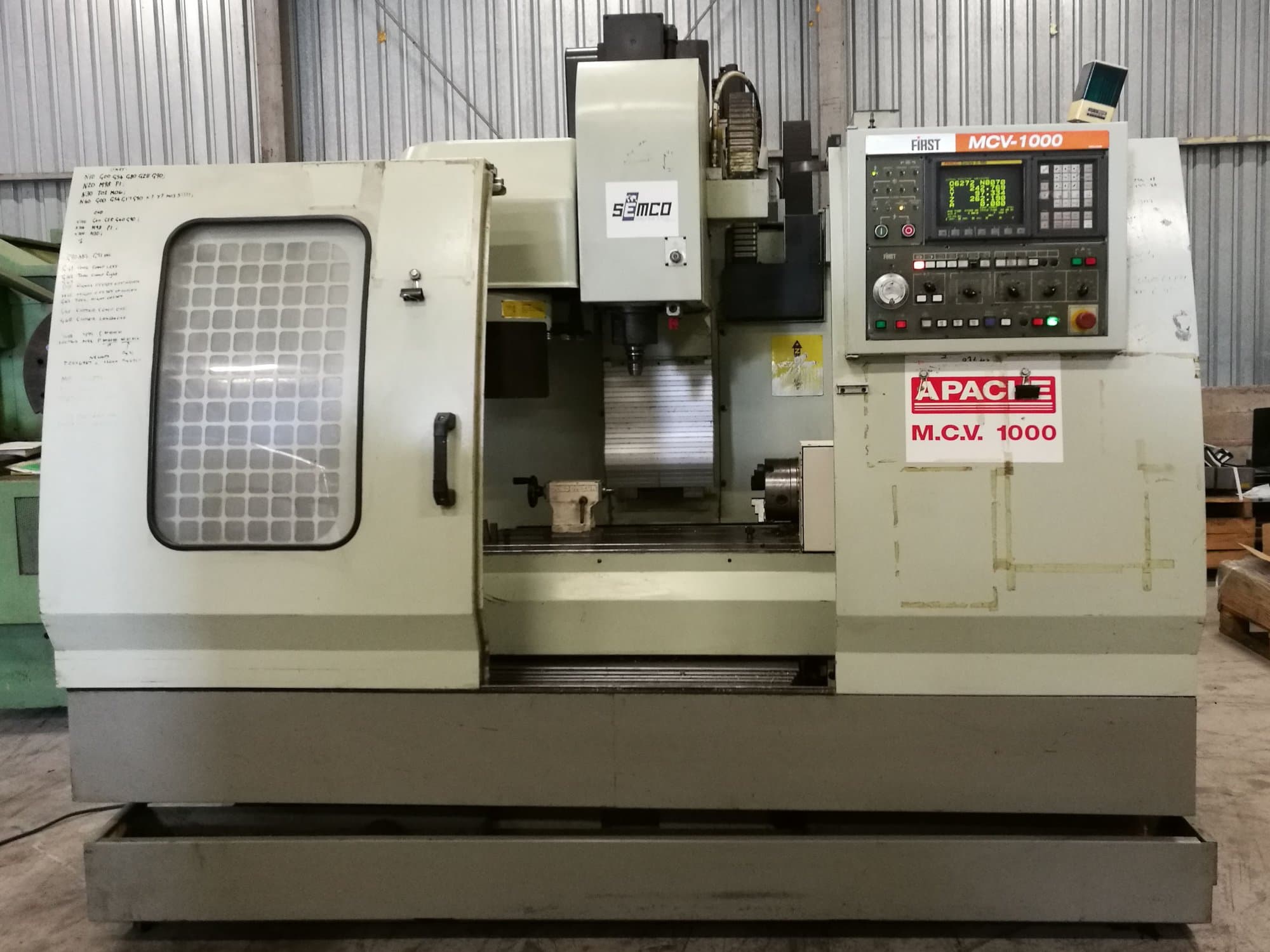 Vista frontal de la máquina FIRST MCV-1000