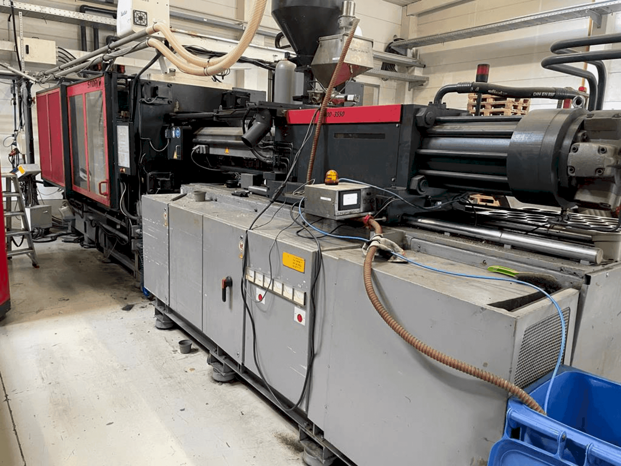 Vista frontal de la máquina STORK SXS 4400-3550