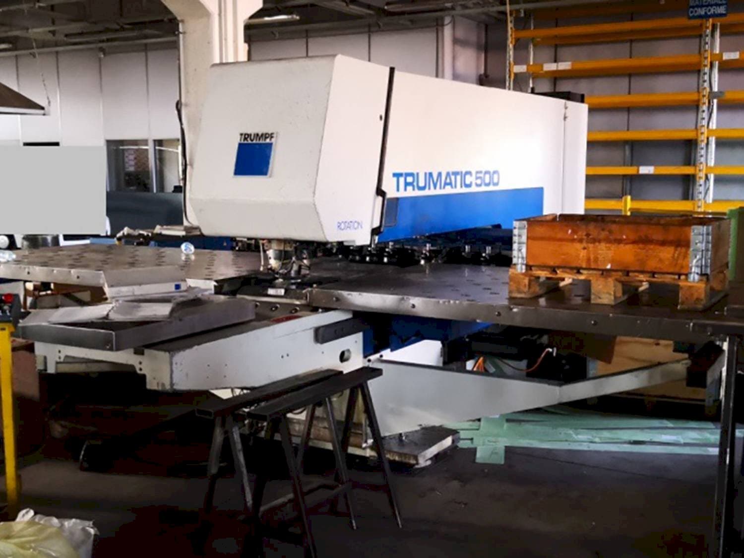 Vista frontal de la máquina Trumpf Trumatic 500R