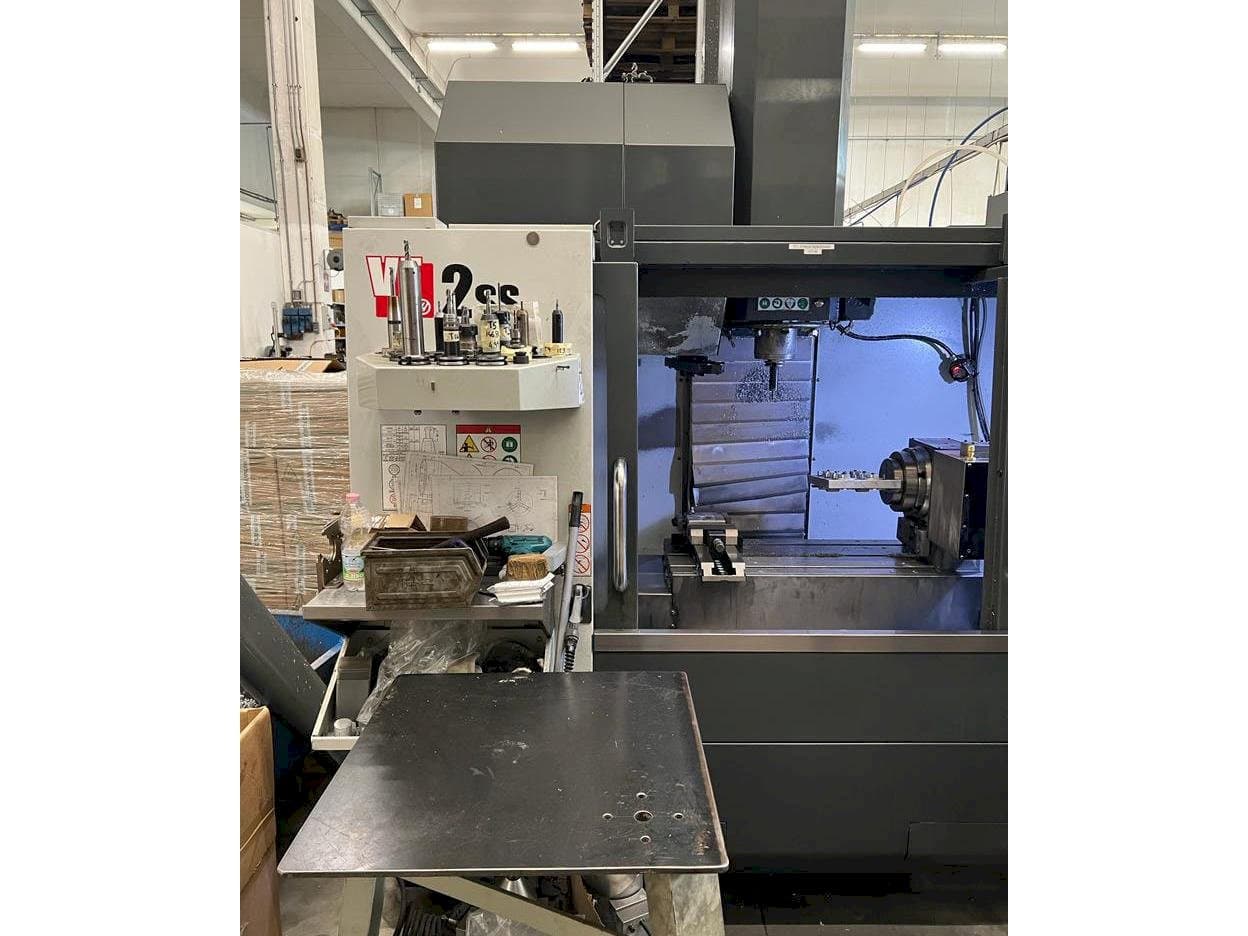 Vista frontal de la máquina HAAS VF-2SS
