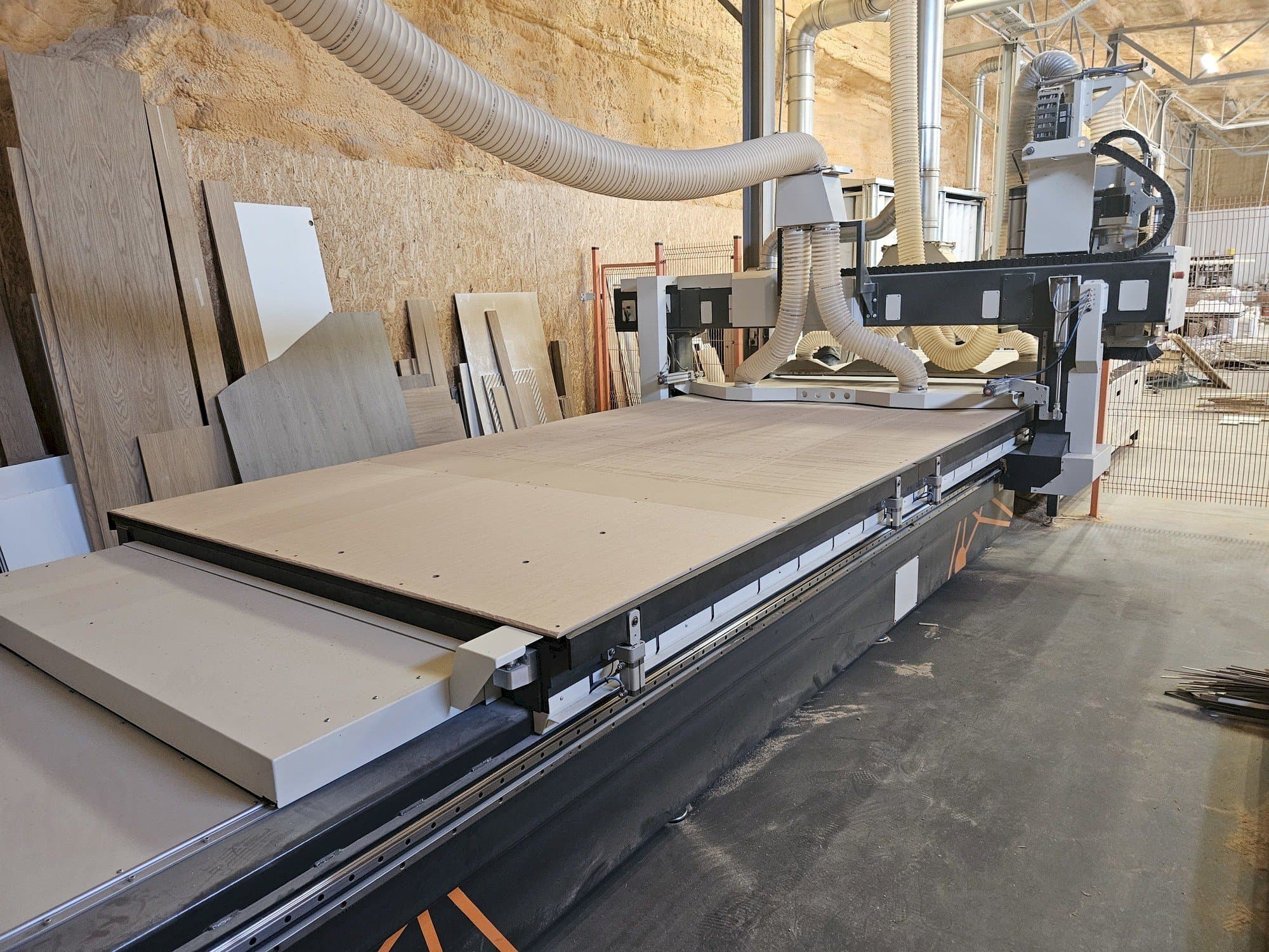 Vista frontal de la máquina INFOTEC 4121 PRO EVO