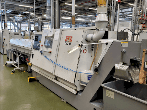 Vista frontal de la máquina TRAUB TNC 65 DGY