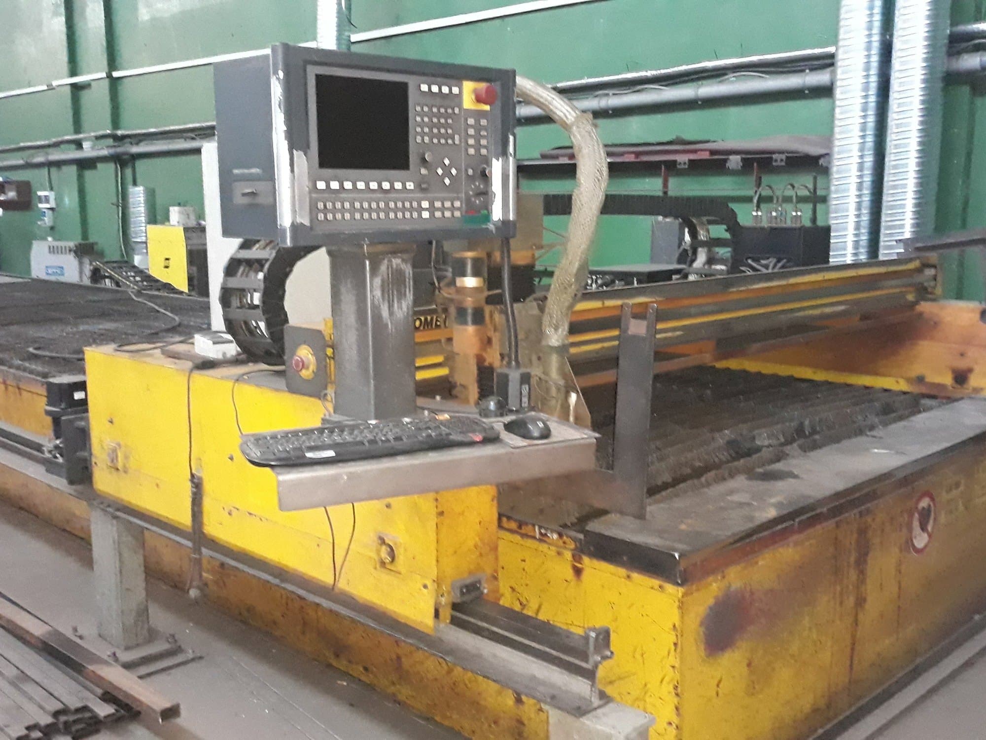 Vista frontal de la máquina ESAB CXD-P 3000