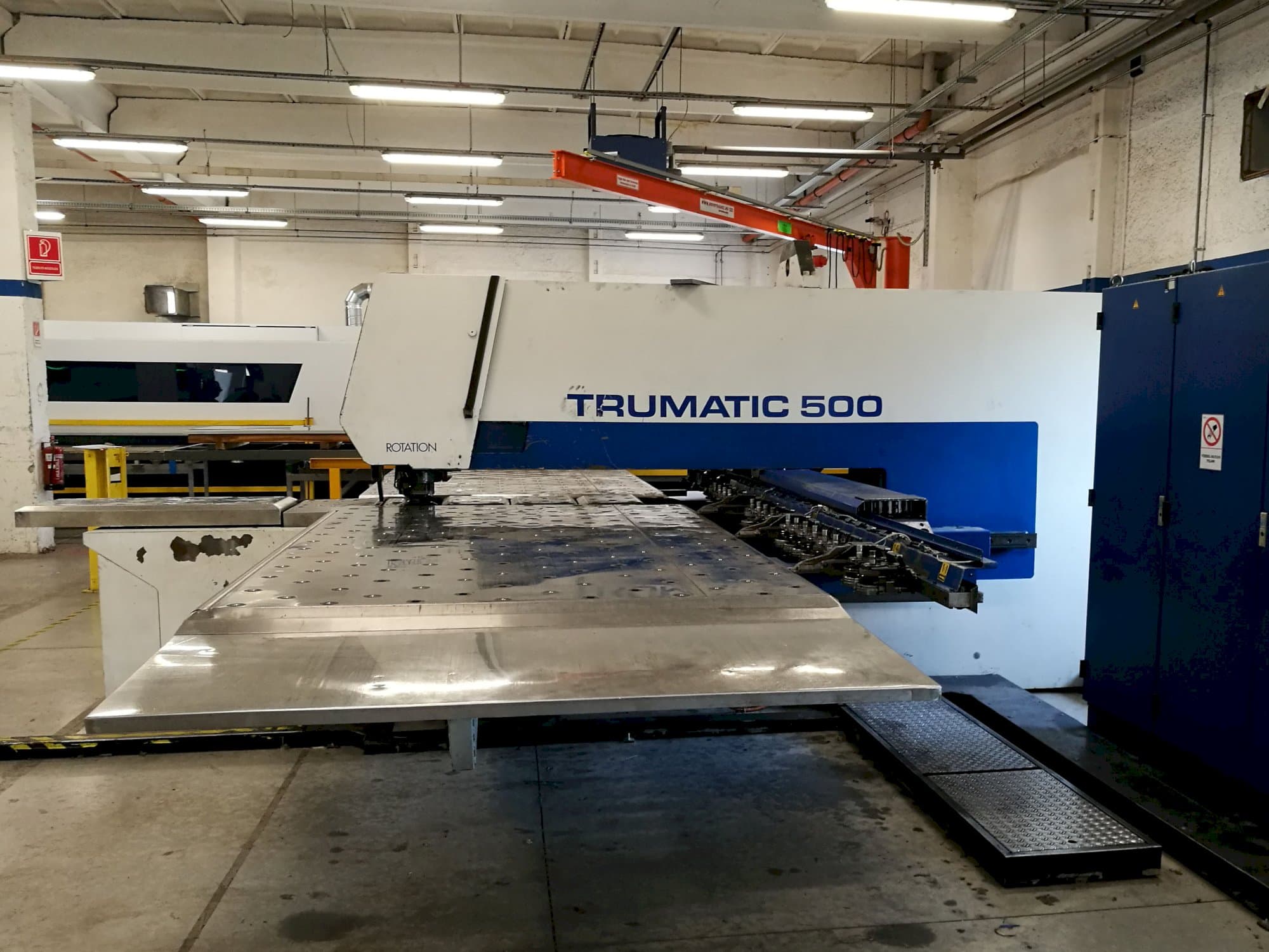 Vista lateral izquierda de la máquina Trumpf Trumatic 500 R