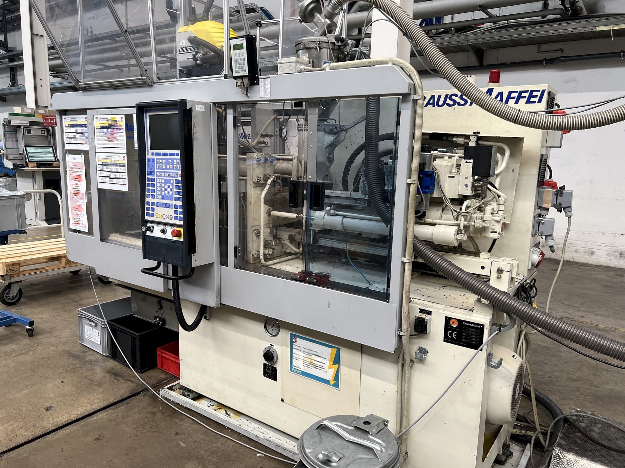 Vista frontal de la máquina Krauss Maffei KM 50-125 C1