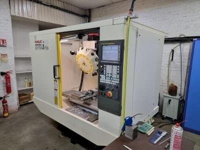 Vista lateral derecha de la máquina FANUC ROBODRILL α-T14iFib