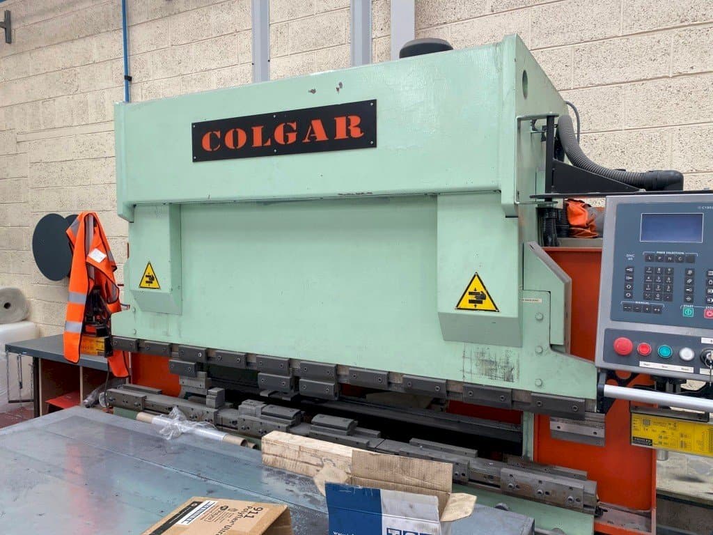 Vista frontal de la máquina Colgar PI 316/21