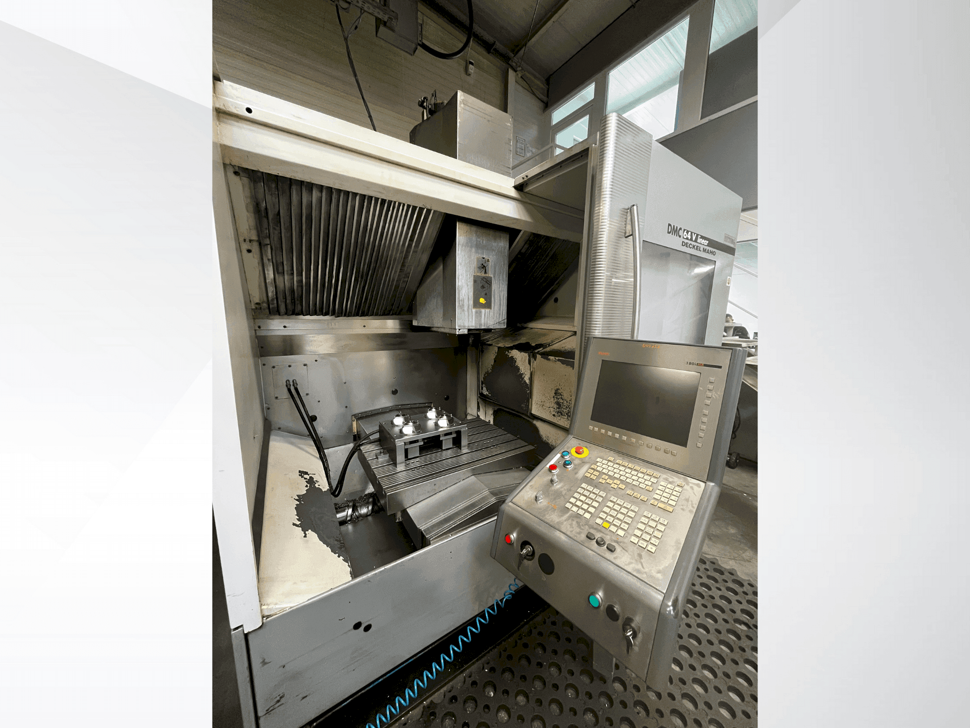 Vista frontal de la máquina DMG DECKEL MAHO DMC 64V linear
