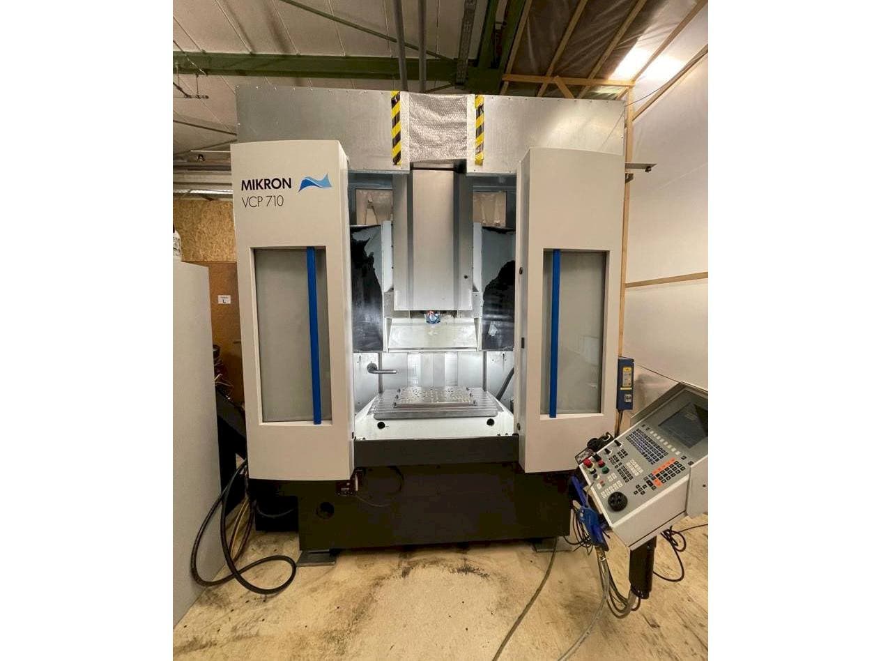 Vista frontal de la máquina MIKRON VCP 710