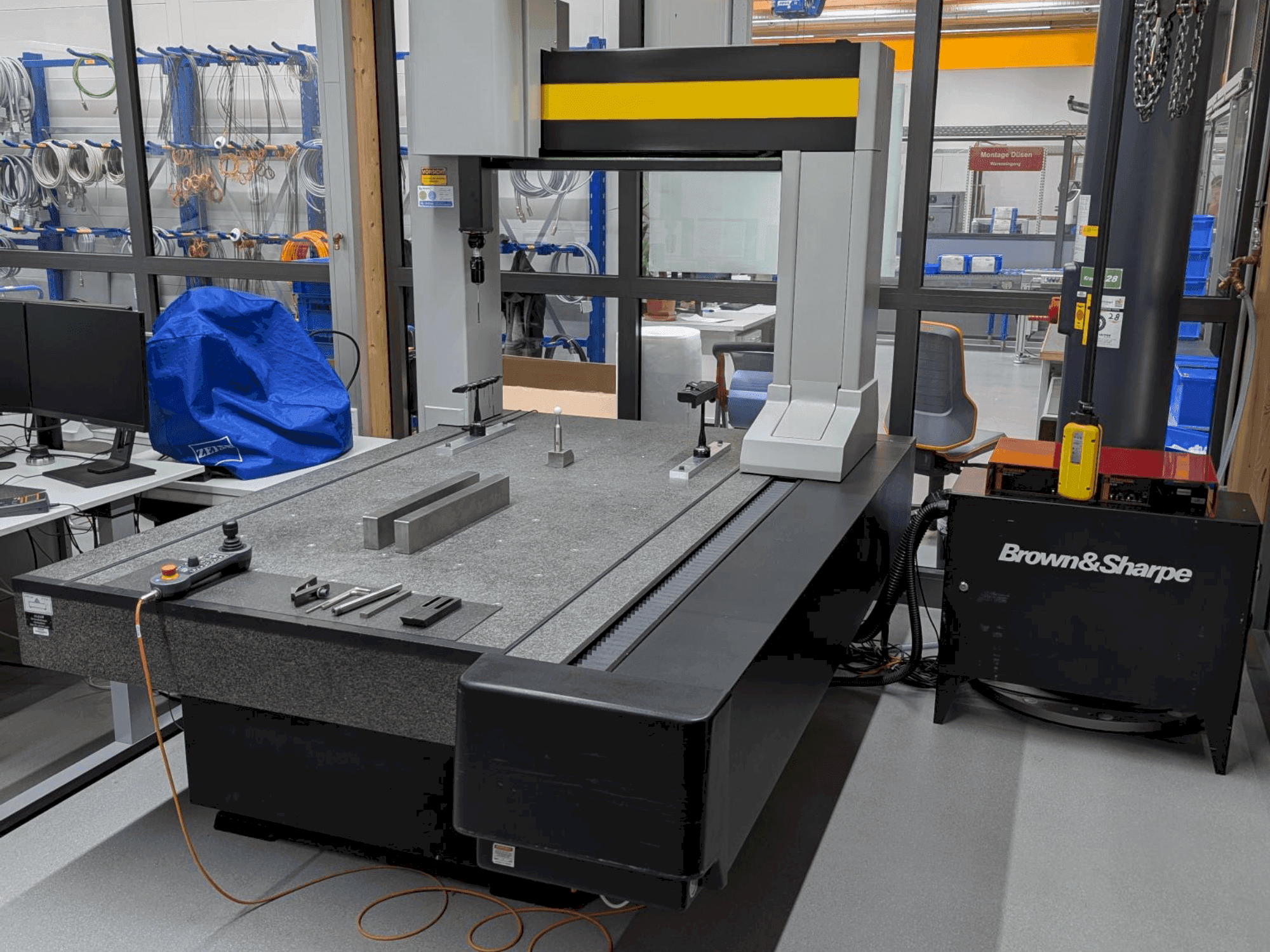 Vista frontal de la máquina BROWN & SHARPE Chameleon