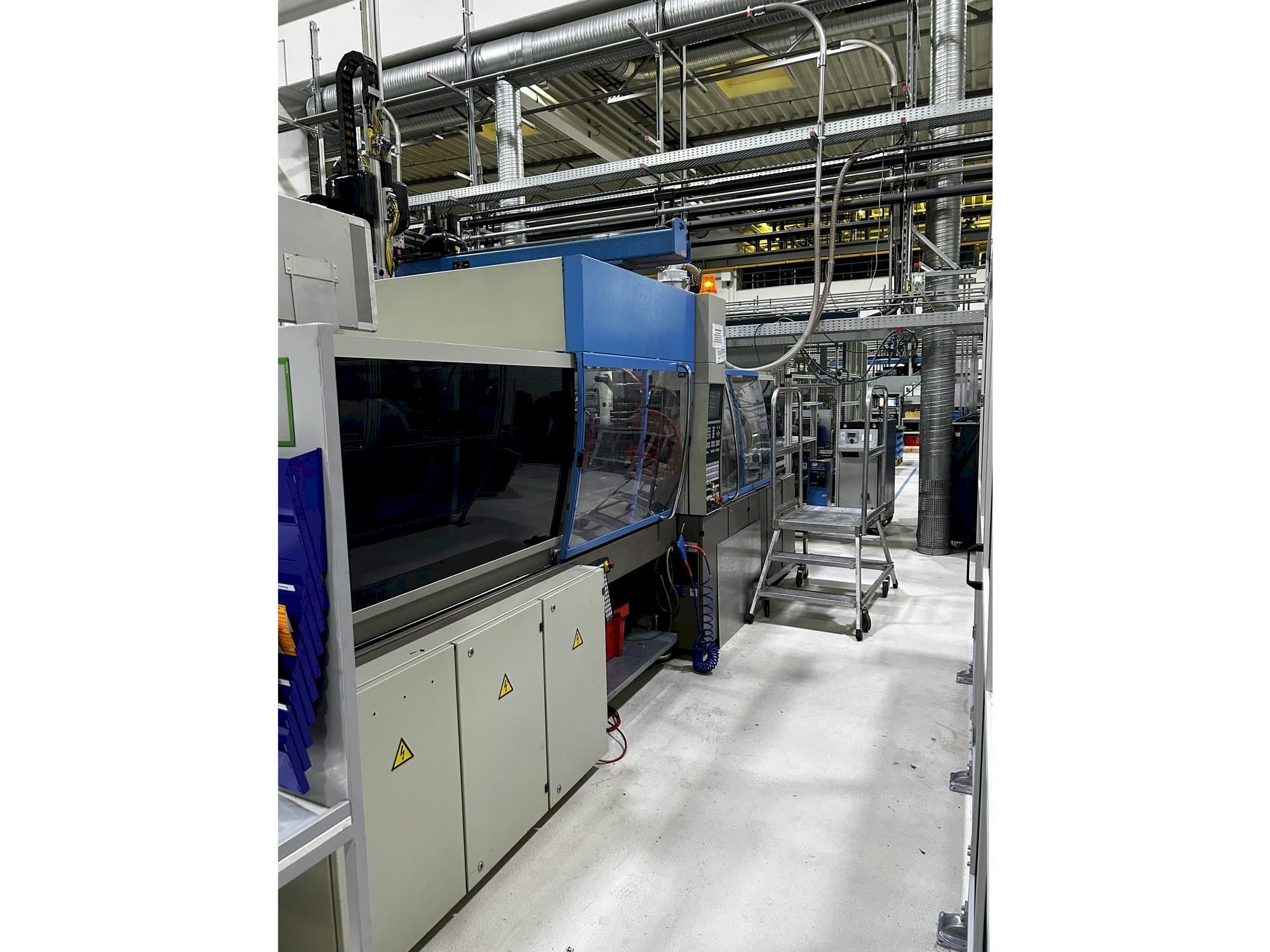 Vista frontal de la máquina Engel ES 750/175 HL