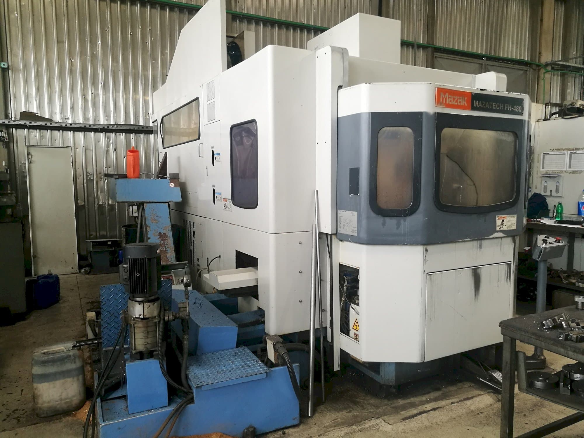 Vista lateral izquierda de la máquina Mazak FH-480
