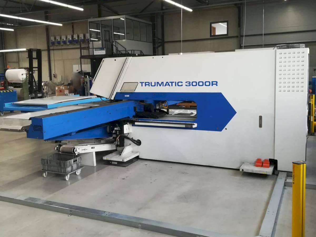 Vista frontal de la máquina Trumpf Trumatic 3000R