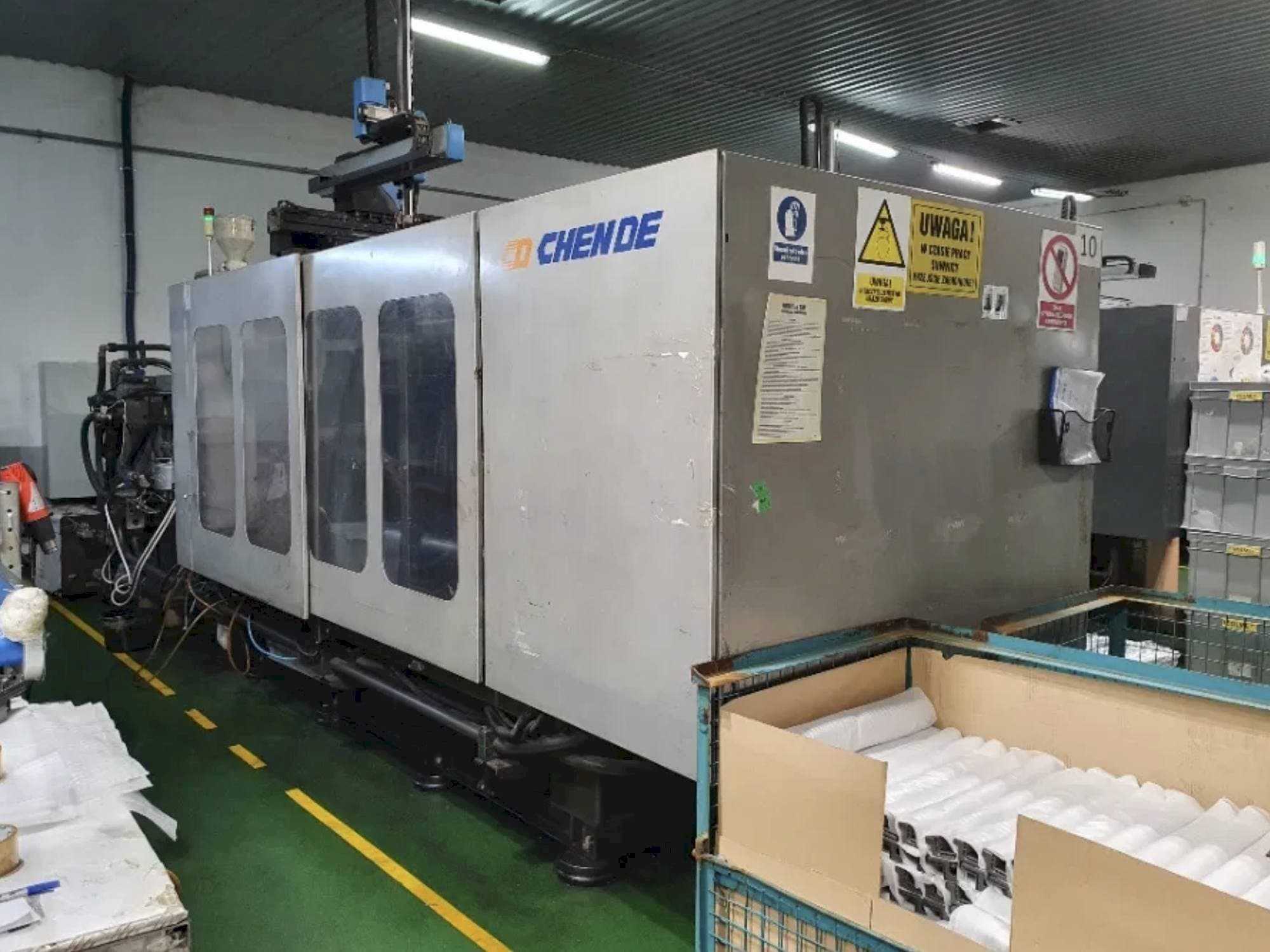 Vista frontal de la máquina CHENDE CJ480M3V