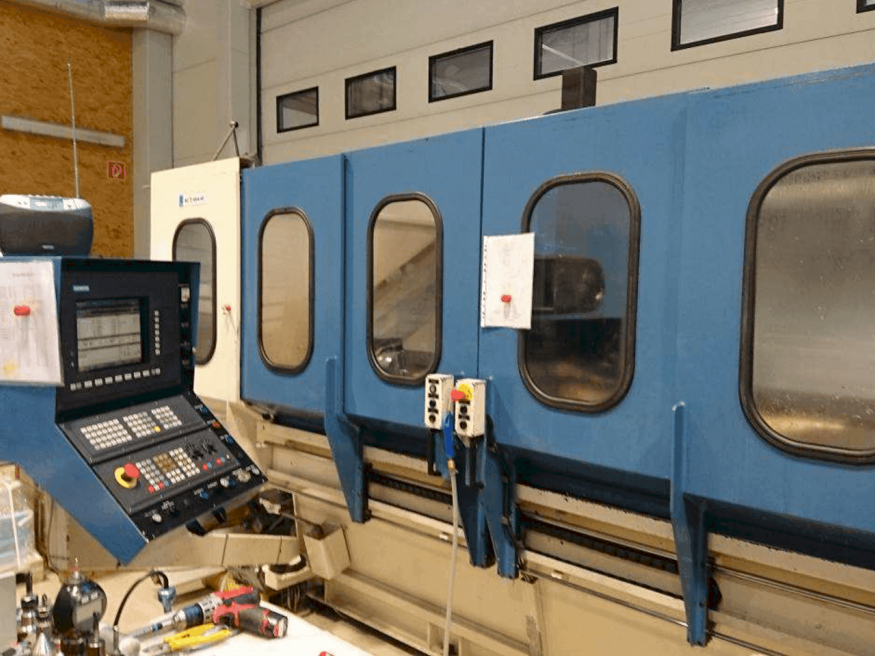 Vista frontal de la máquina AXA VSC 2-M