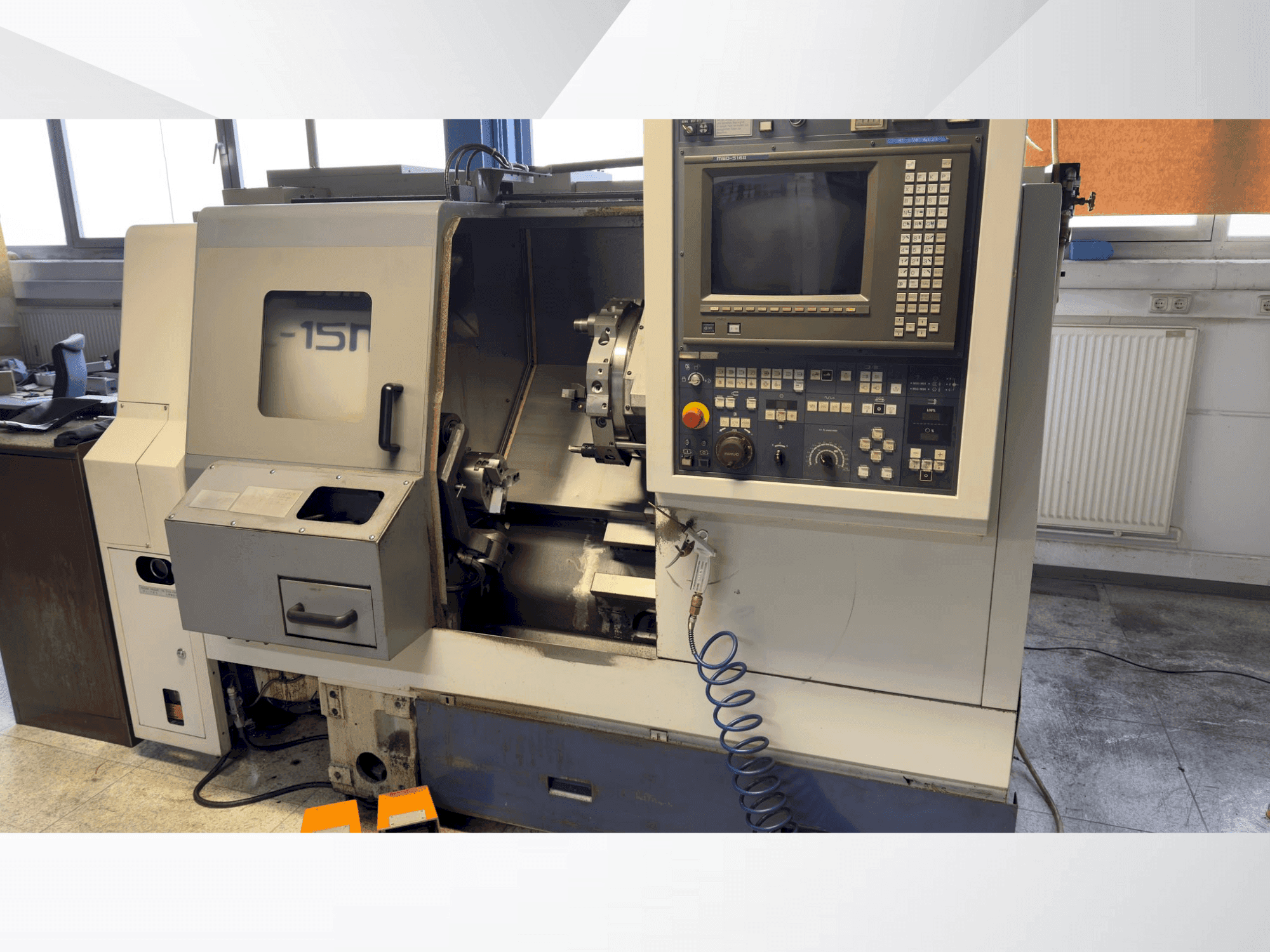Vista frontal de la máquina MORI SEIKI SL-15MC