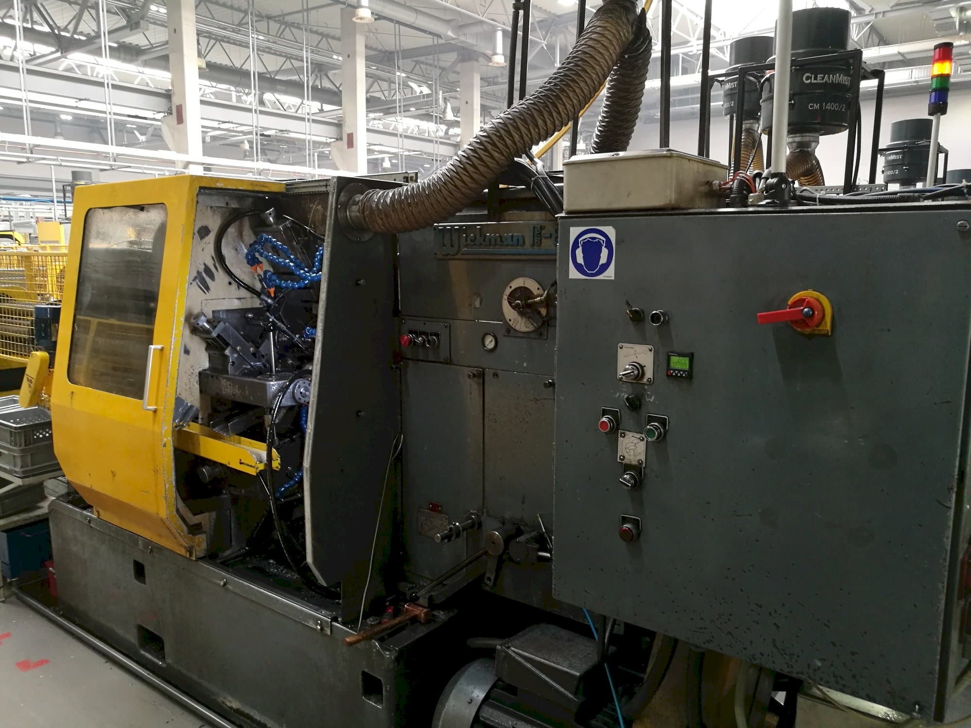 Vista frontal de la máquina Wickman 1  3/8"-6