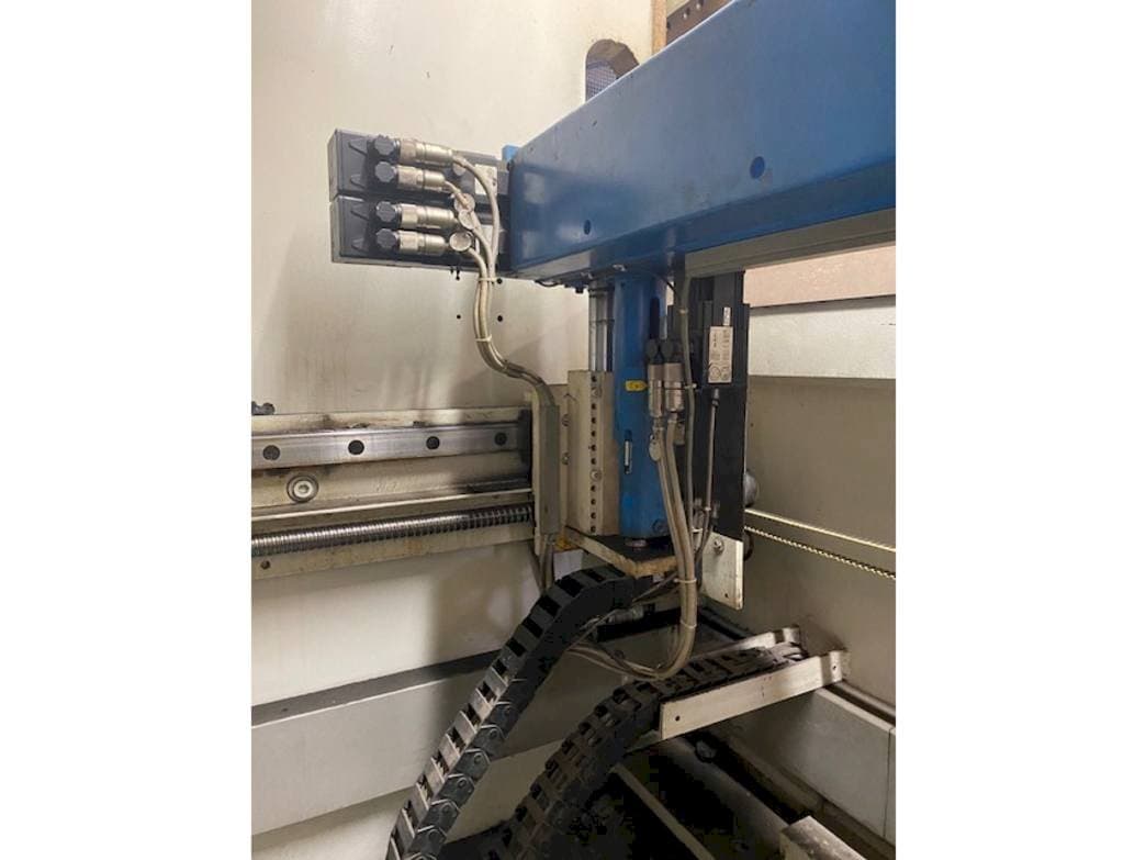 Vista frontal de la máquina EHT VarioPress 225-30