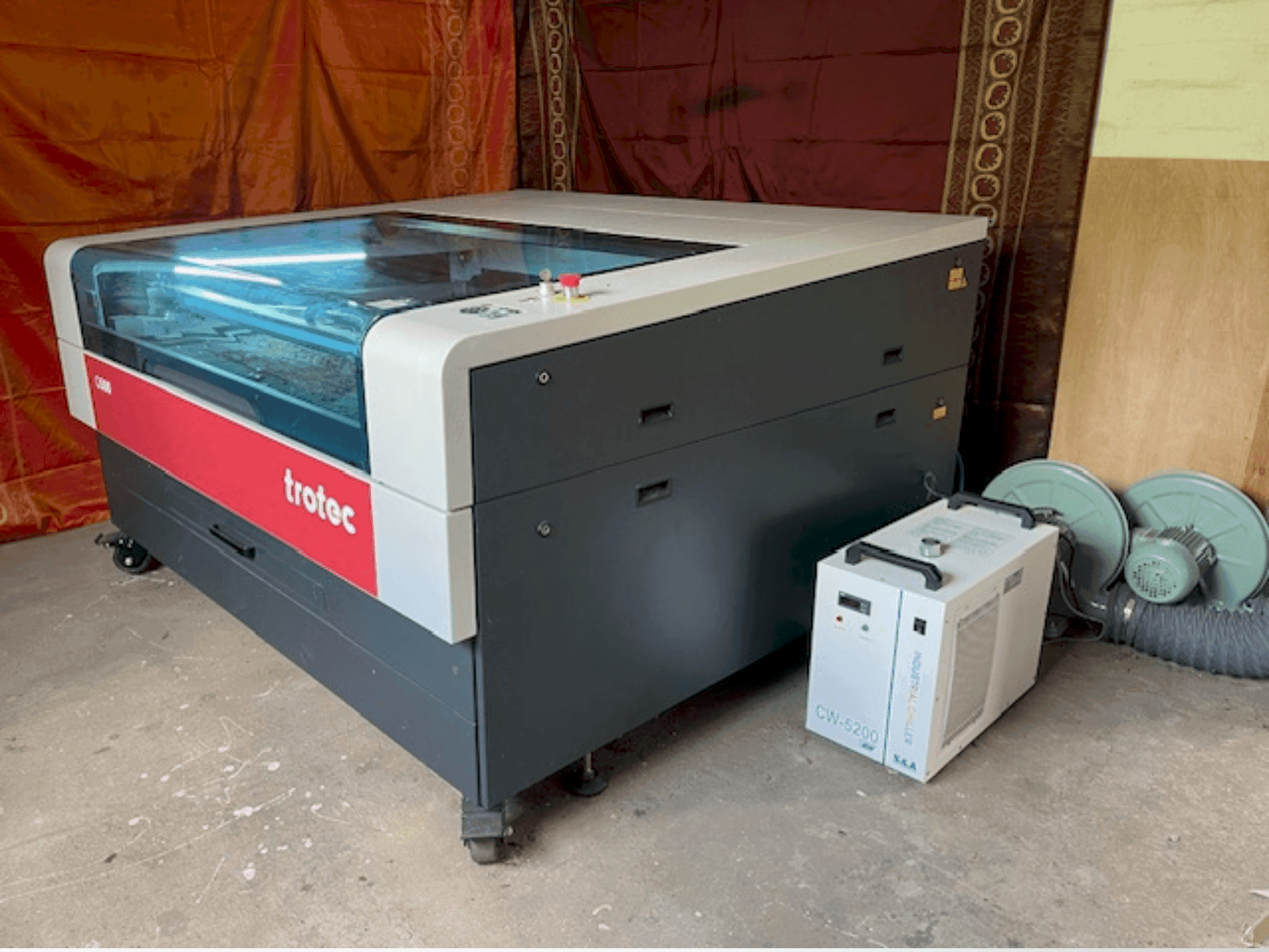 Vista frontal de la máquina Trotec Q500