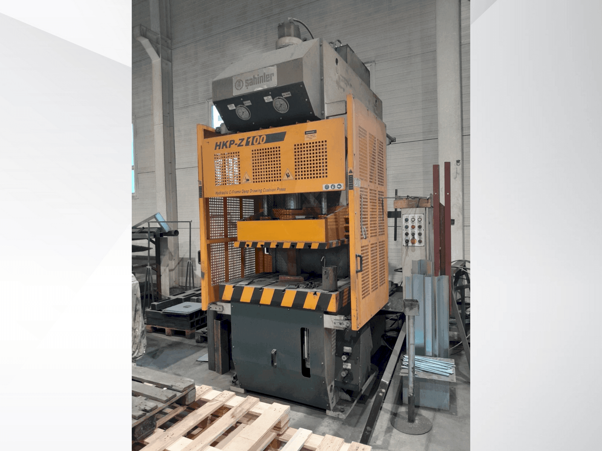 Vista frontal de la máquina Sahinler HKP-Z 100