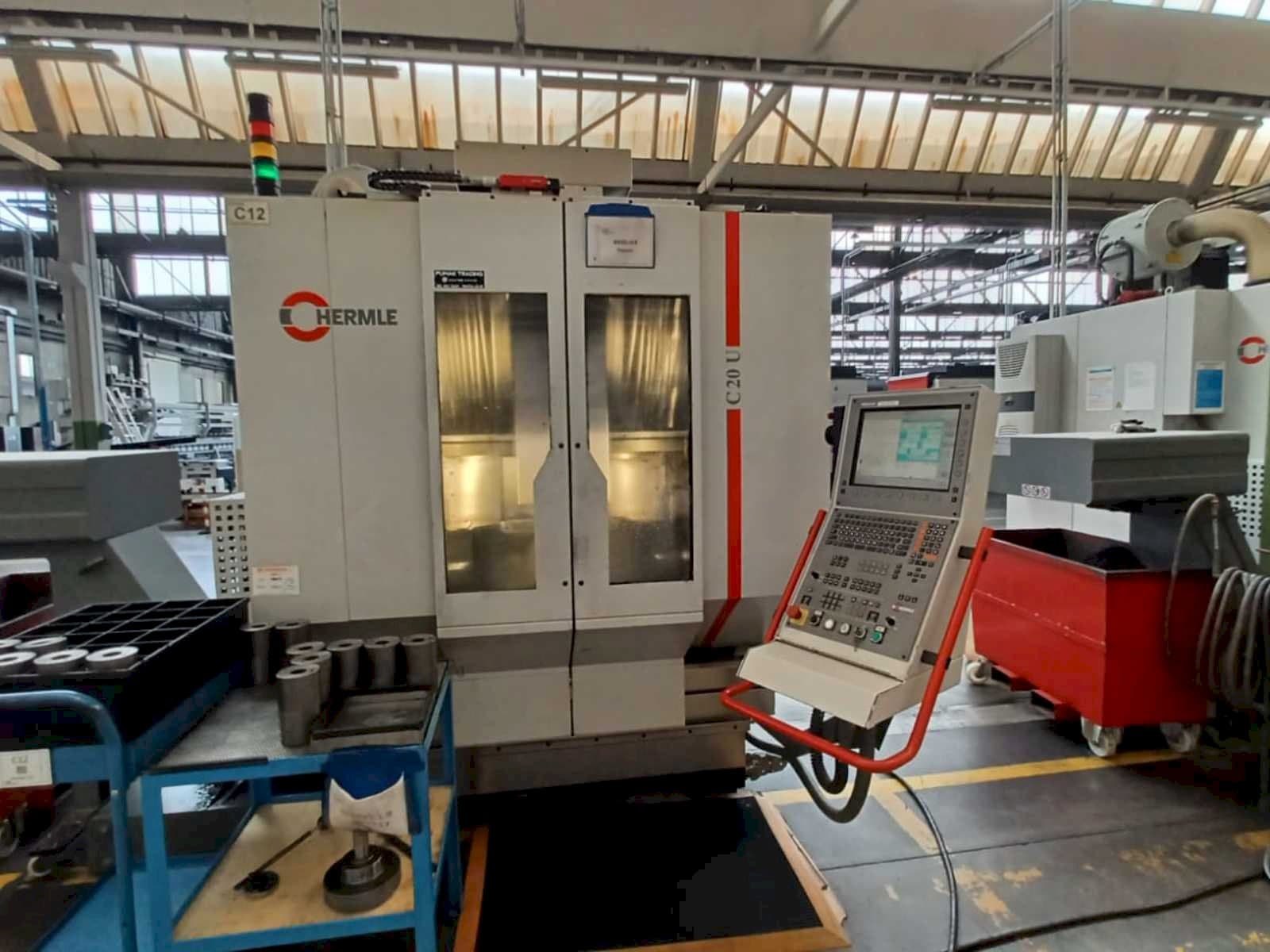 Vista frontal de la máquina HERMLE C20U