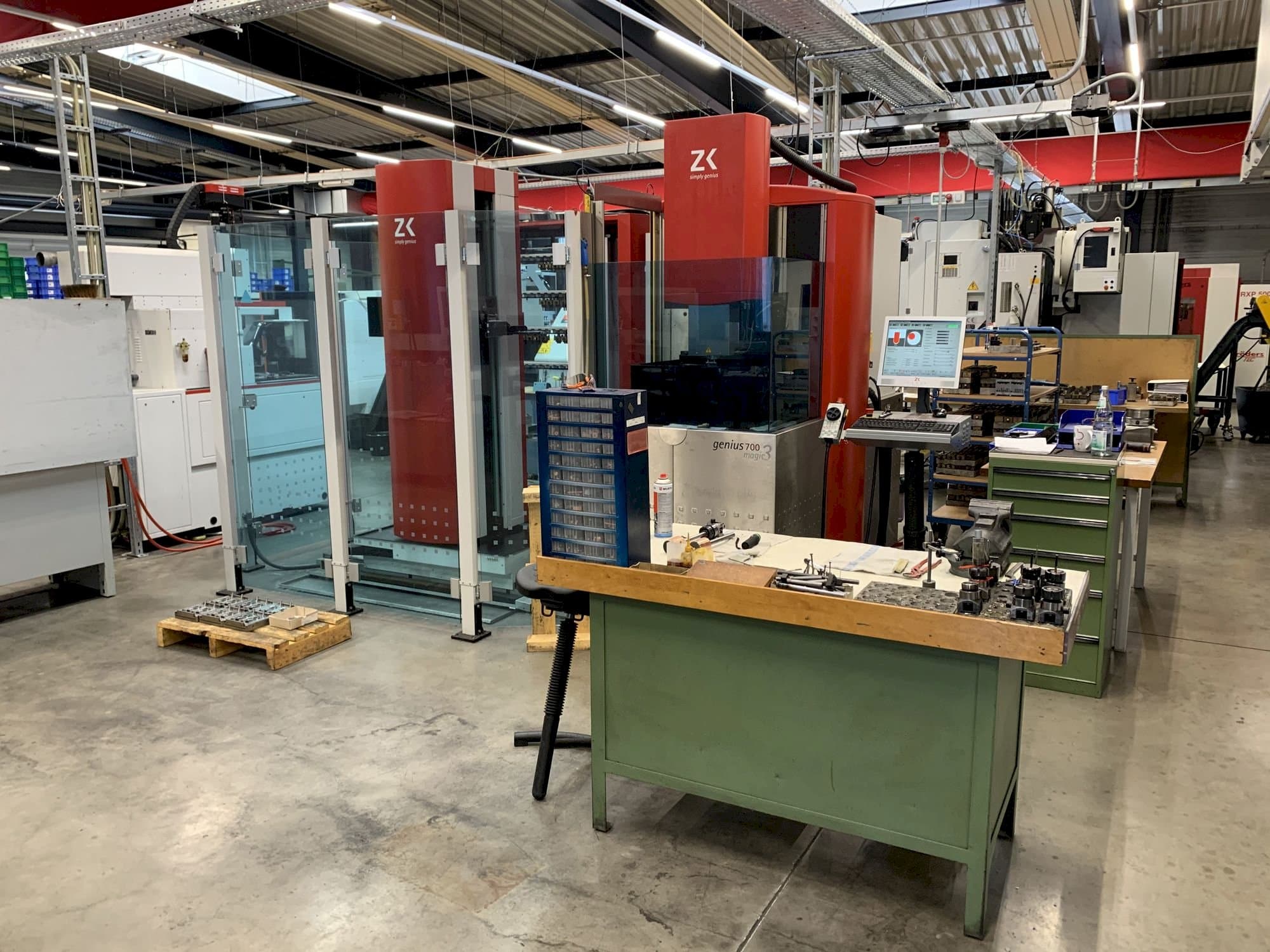 Vista frontal de la máquina ZK genius 700