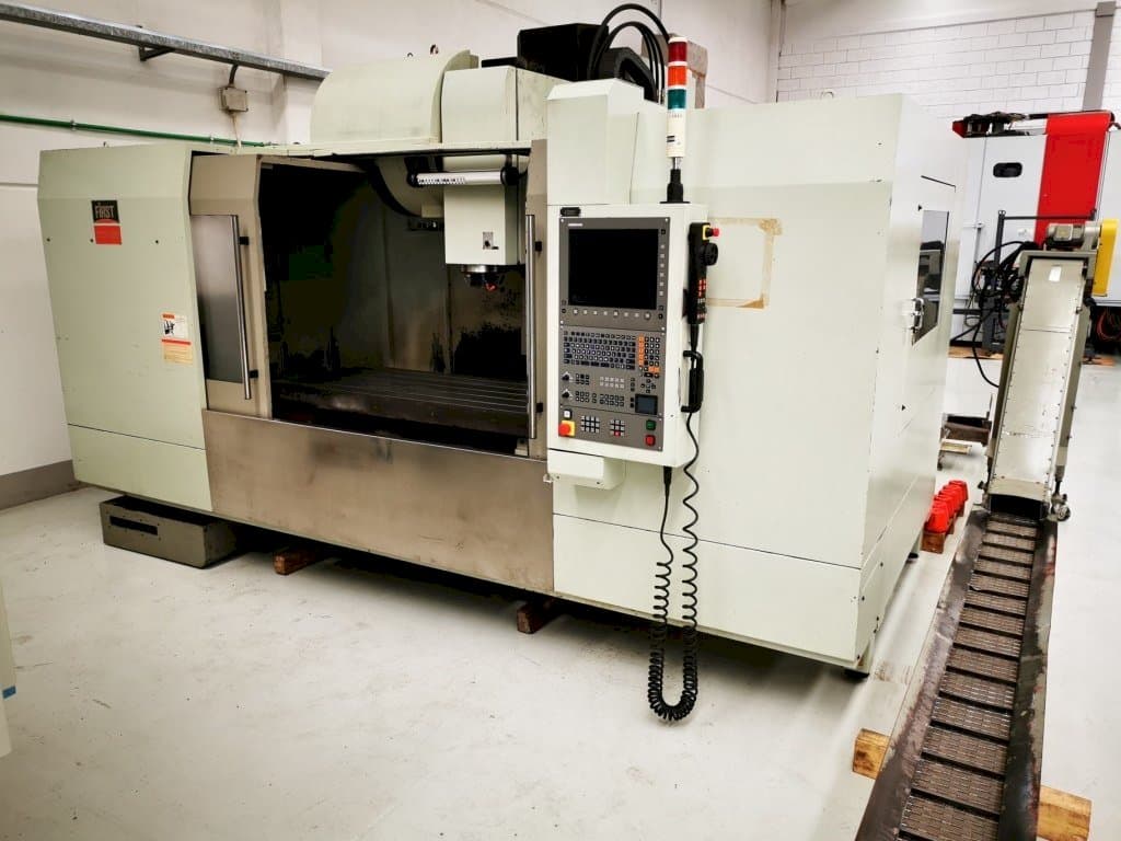 Vista frontal de la máquina FIRST MCV 1500