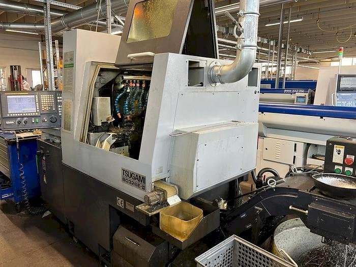 Vista frontal de la máquina TSUGAMI B0326E-II