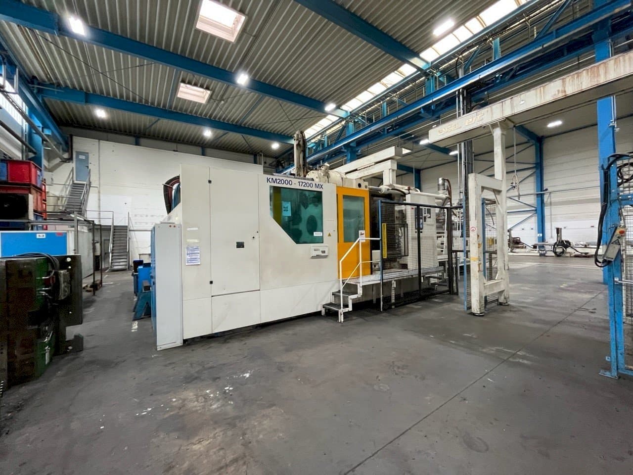 Vista frontal de la máquina Krauss Maffei KM 2000 17200 MX