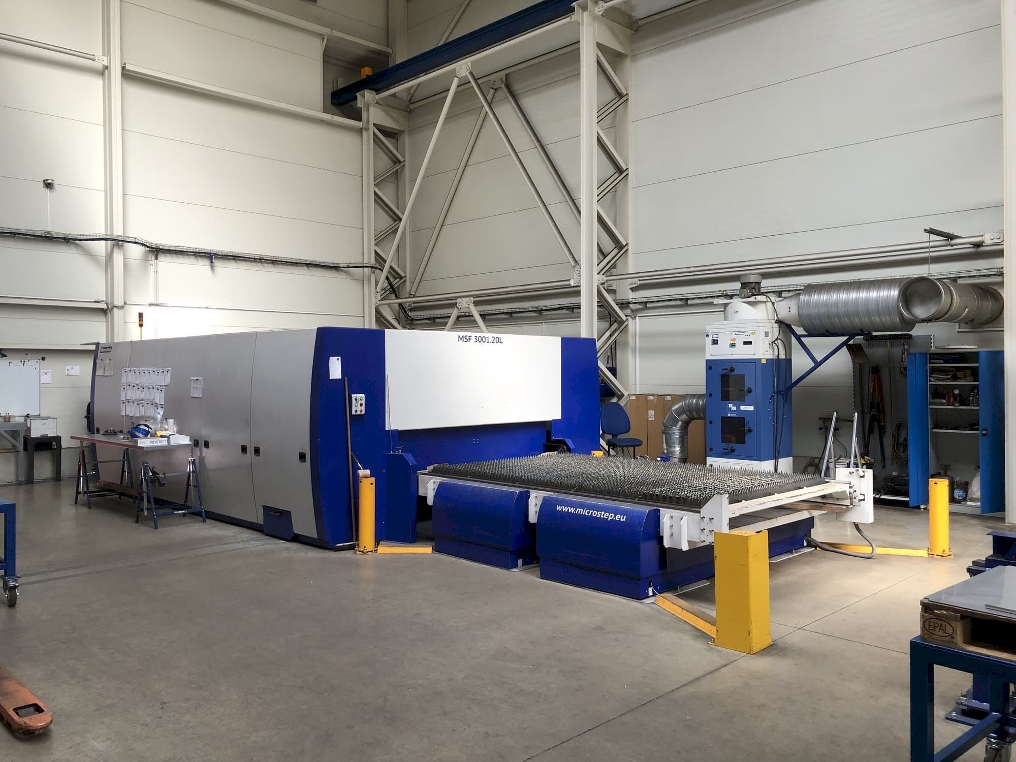 Vista lateral izquierda de la máquina MicroStep MSF 3001.20L