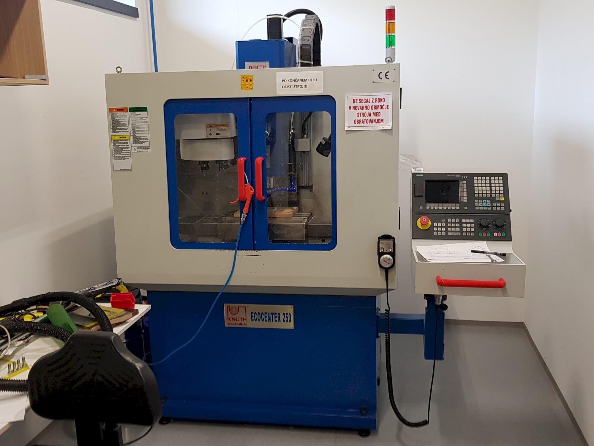 Vista frontal de la máquina KNUTH EcoCenter 250