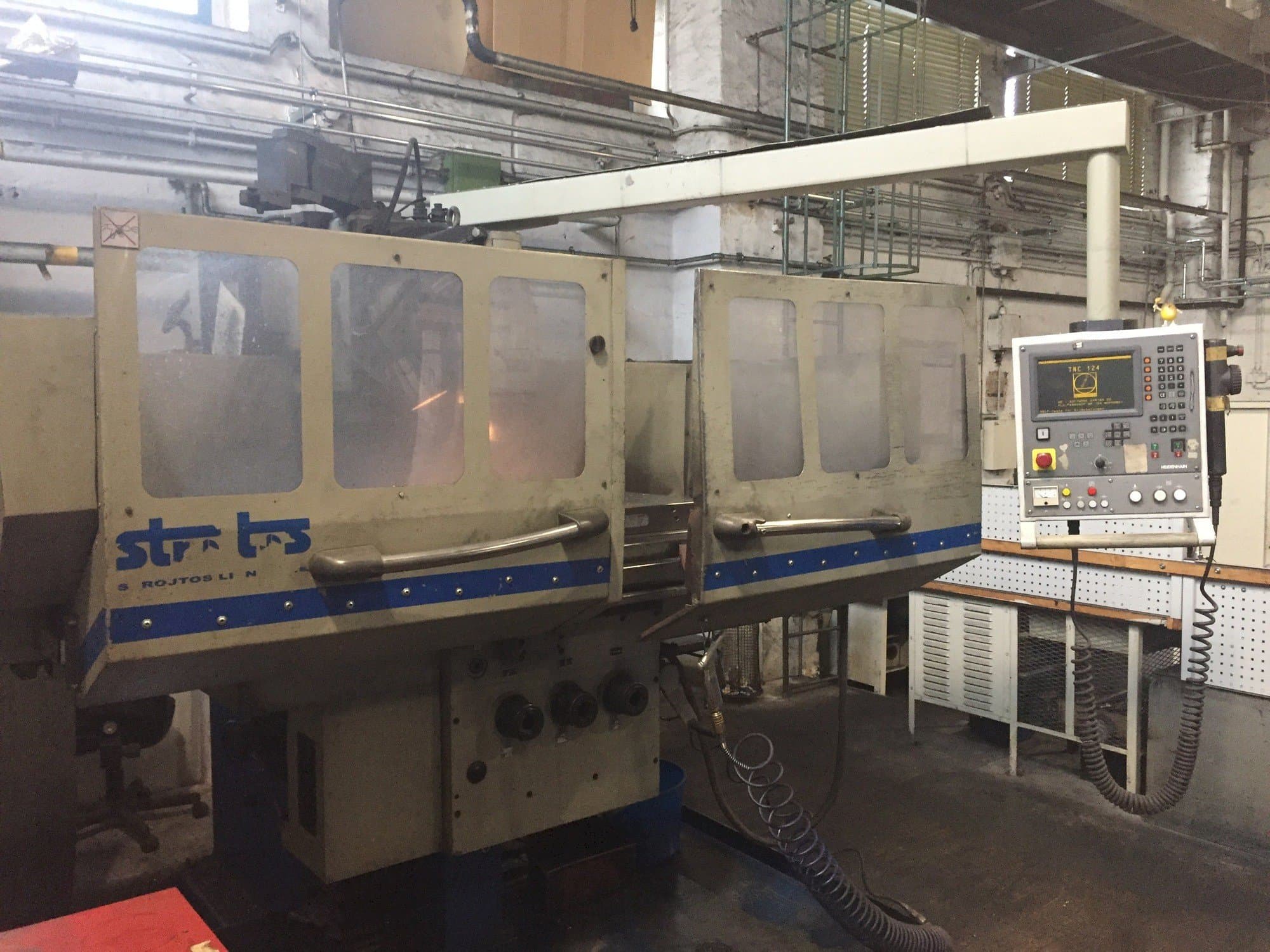 Vista frontal de la máquina Strojtos  FGS 63 NCP