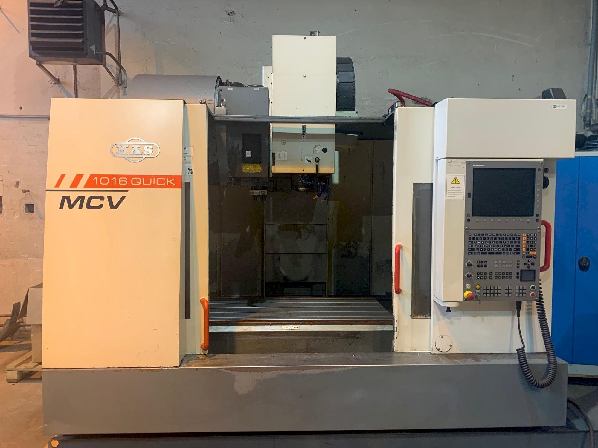 Vista frontal de la máquina KOVOSVIT MAS MCV 1016 QUICK