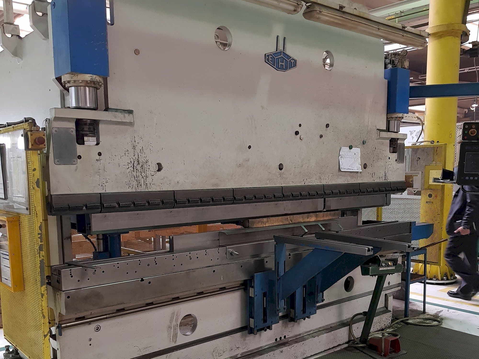 Vista lateral izquierda de la máquina EHT EHPS 11-35