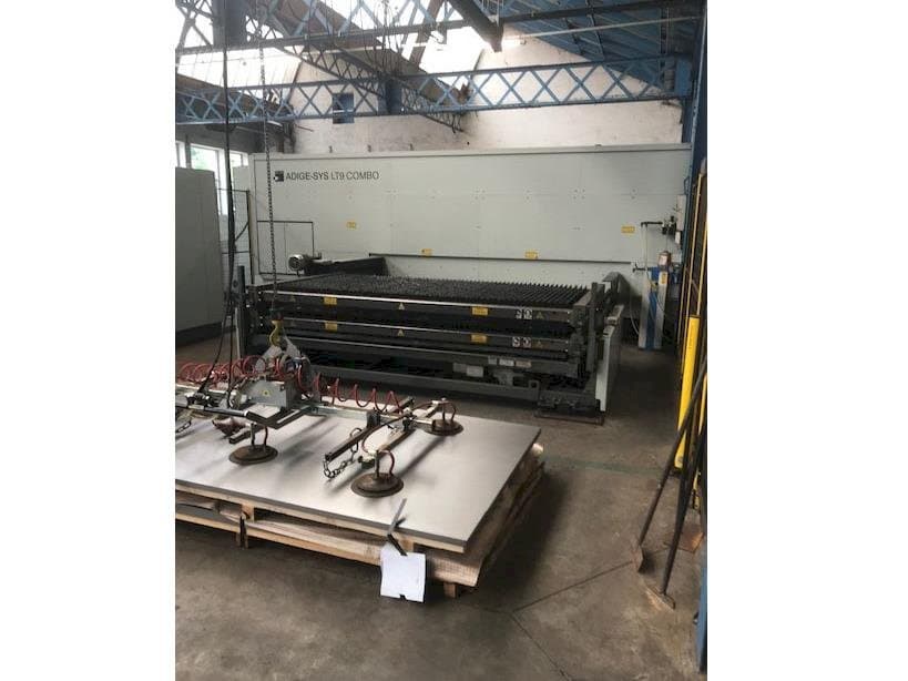 Vista frontal de la máquina BLM Adige-Sys LT9 Combo