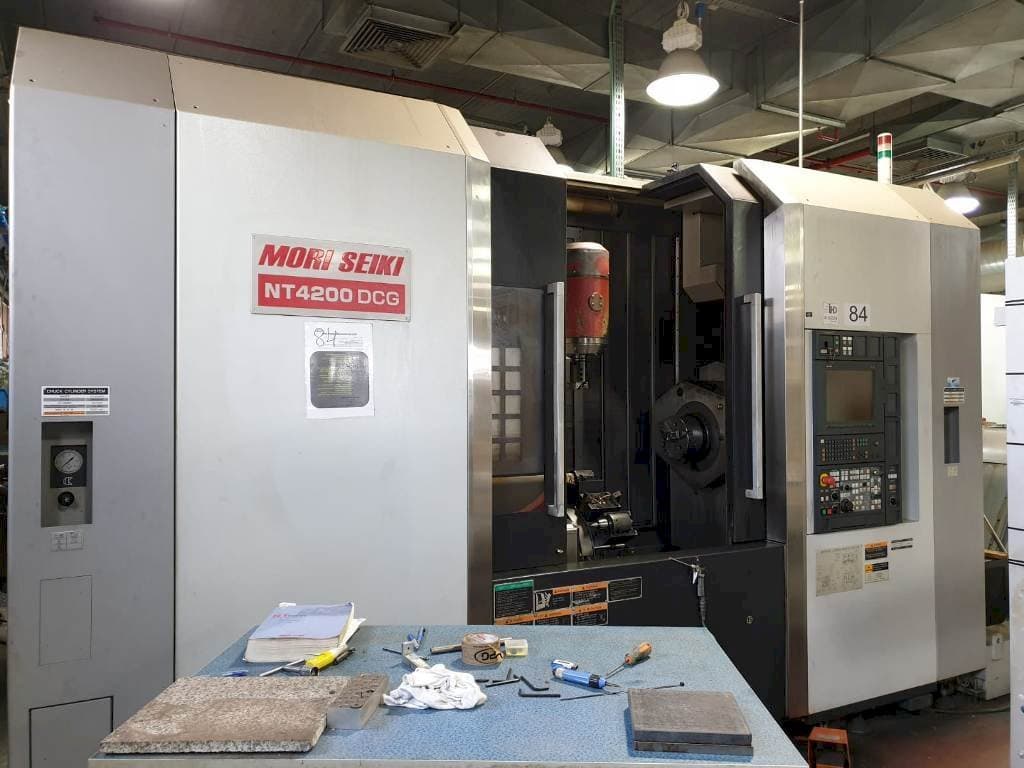 Vista frontal de la máquina MORI SEIKI NT4200 DCG