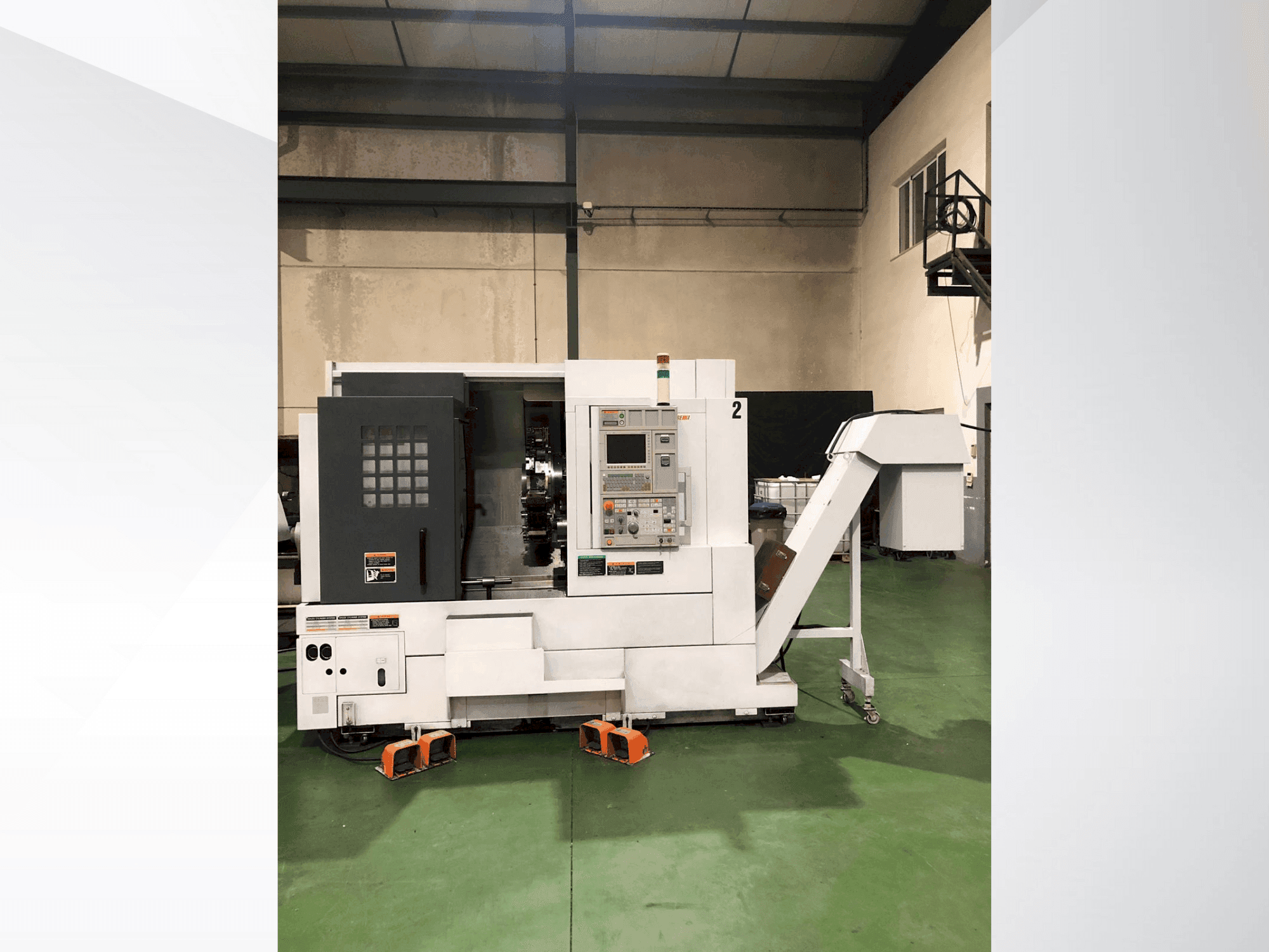 Vista frontal de la máquina MORI SEIKI NL2000SY