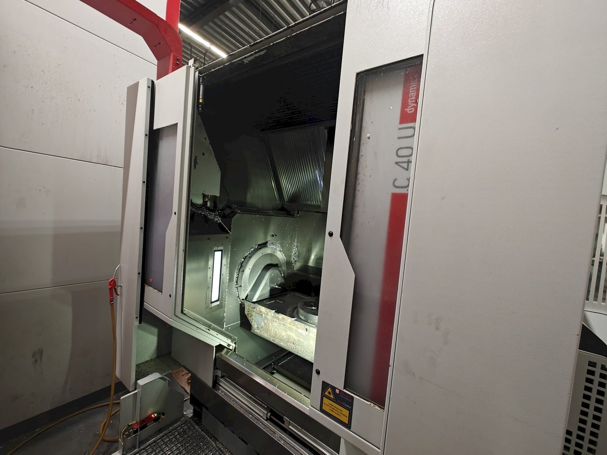 Vista frontal de la máquina HERMLE C 40 U