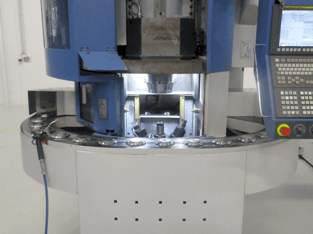 Vista frontal de la máquina EMAG VL3