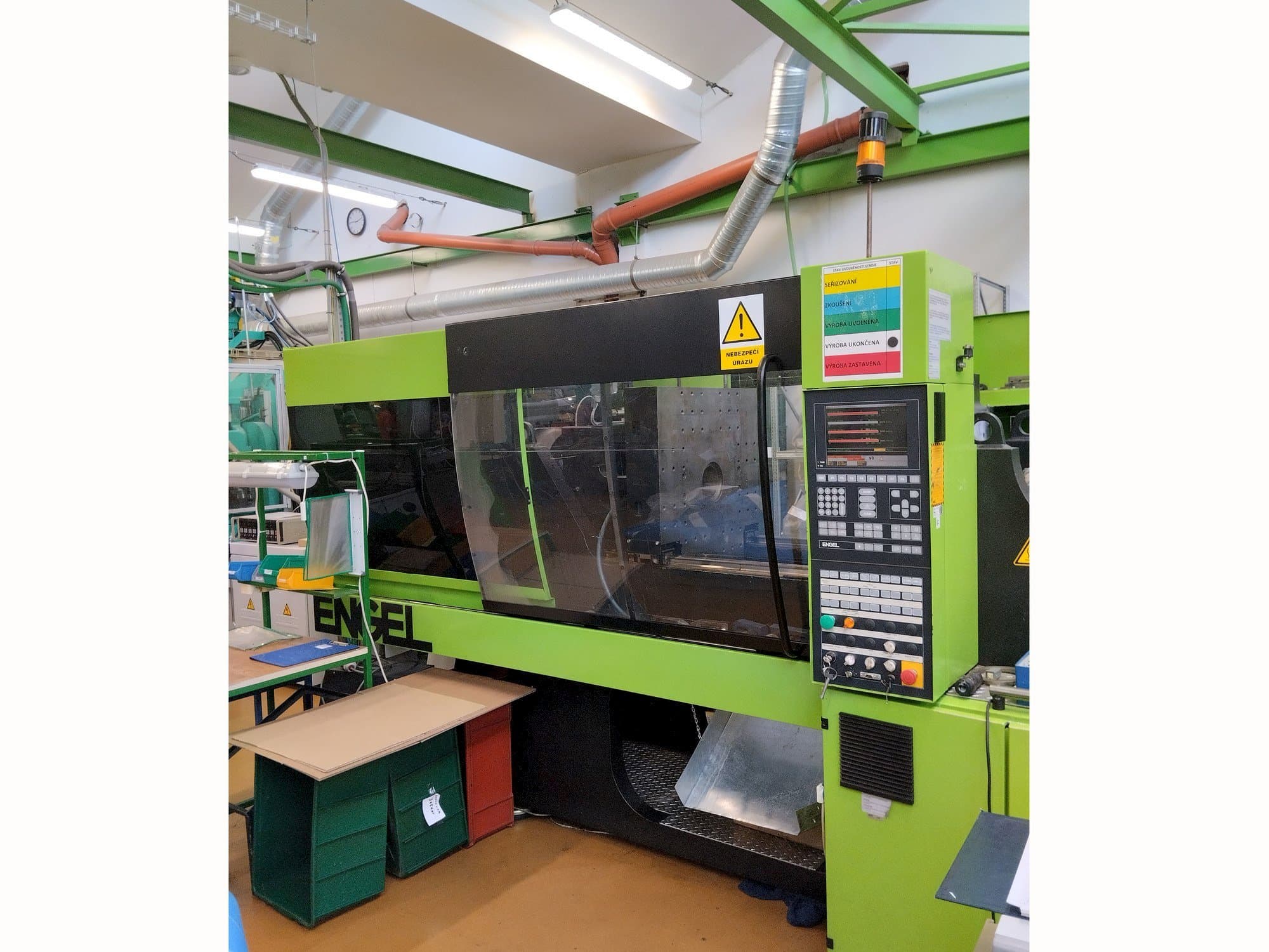 Vista frontal de la máquina Engel Victory 750/150 Tech