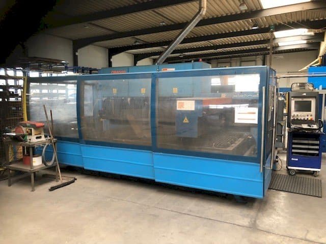 Vista frontal de la máquina Prima Industrie Platino 1530