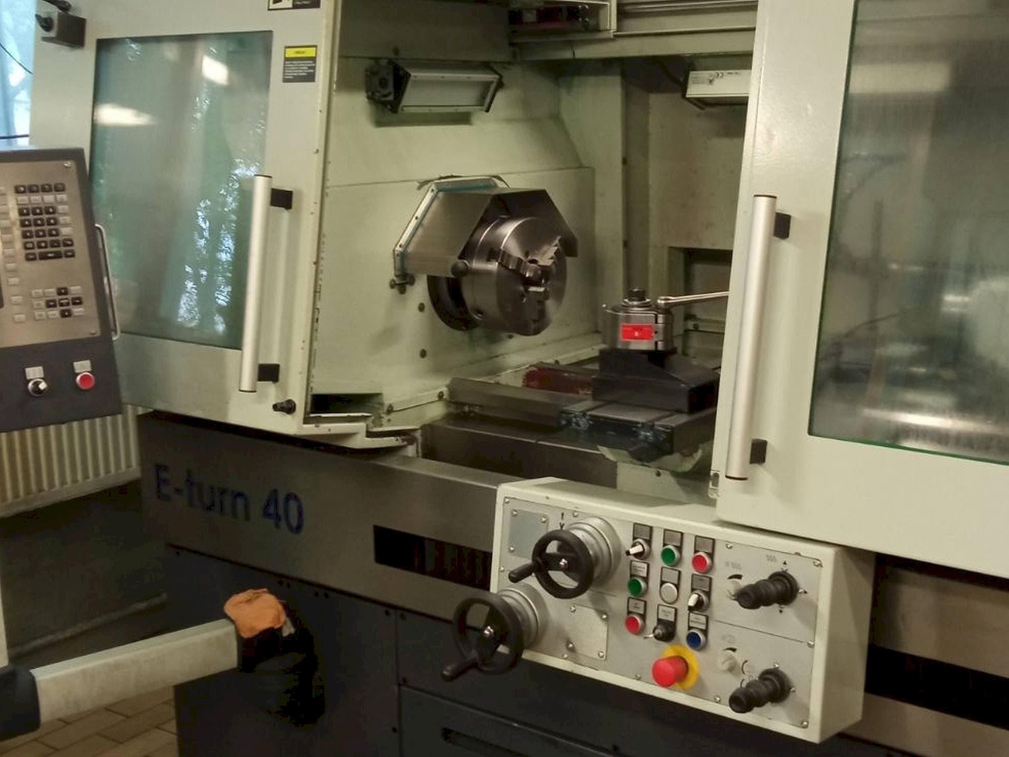 Vista frontal de la máquina Avia									 E-turn 40